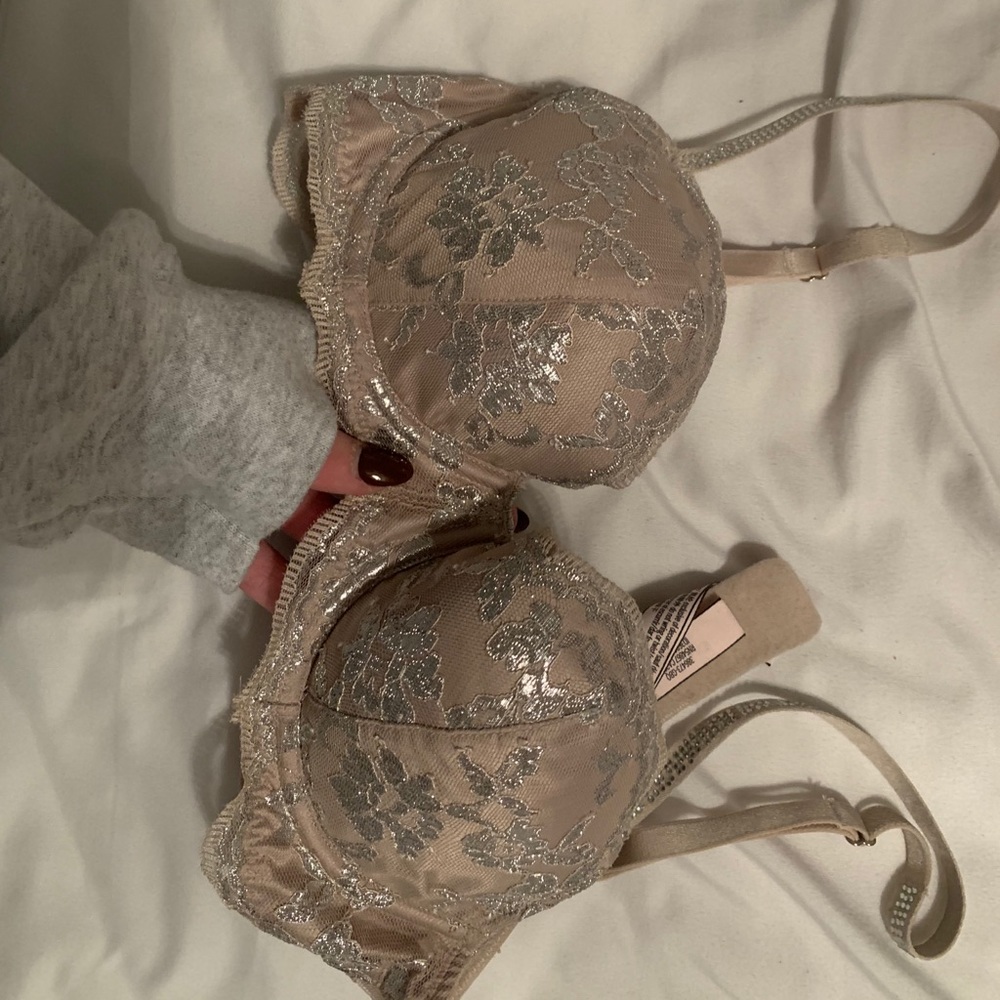prettiest VS bra